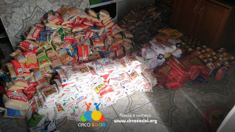 circo-social-distribuira-cestas-basicas-com-alimentos-arrecadados-no-cineplus-emacite-1