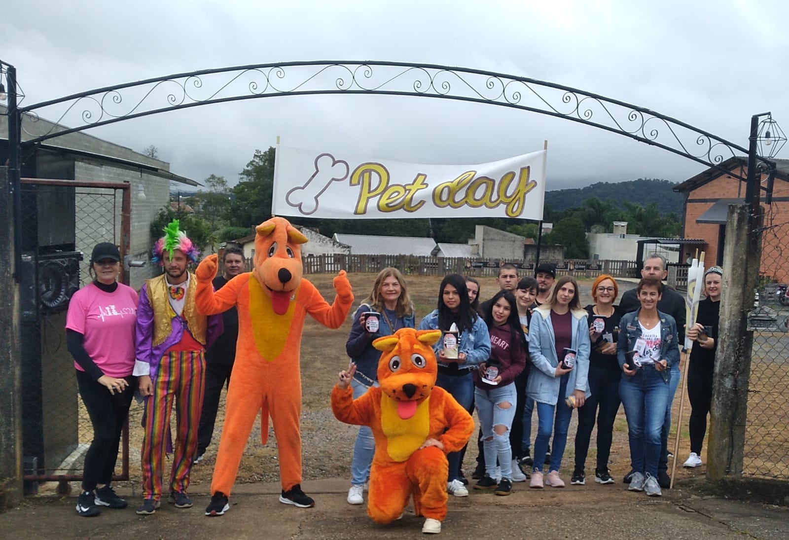 circo-social-participa-de-pedagio-solidario-em-prol-da-causa-animal-1