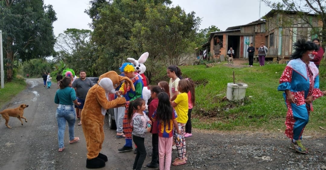 voluntarios-iniciam-as-entregas-de-kits-de-pascoa-em-comunidades-de-riomafra-15