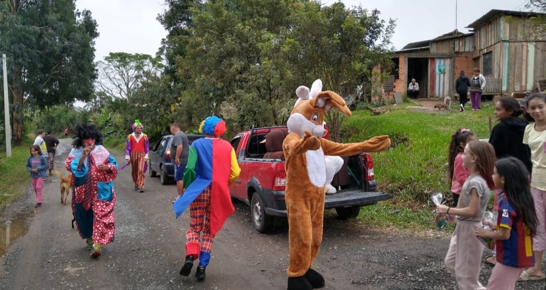 voluntarios-iniciam-as-entregas-de-kits-de-pascoa-em-comunidades-de-riomafra-4