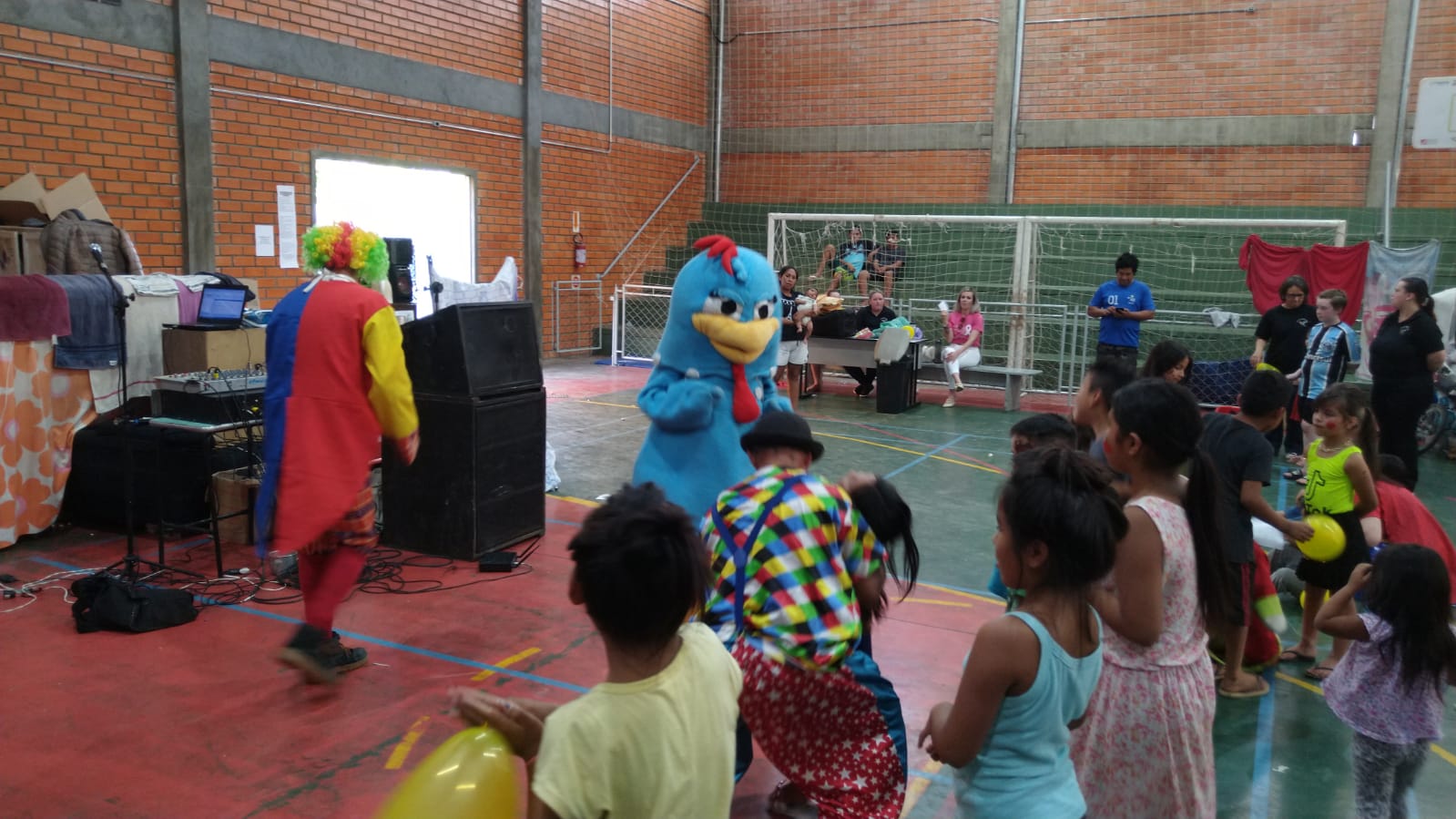 circo-social-realiza-apresentacoes-para-familias-desabrigadas-pelas-enchentes-4