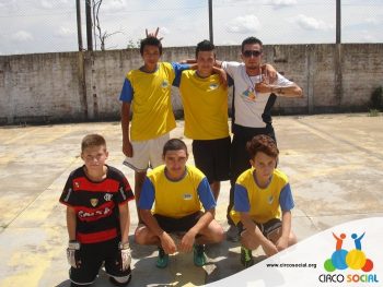 escolinha-de-futebol-ufc-participa-de-torneio-em-mafra-13