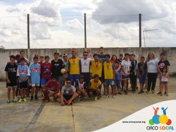 escolinha-de-futebol-ufc-participa-de-torneio-em-mafra-35