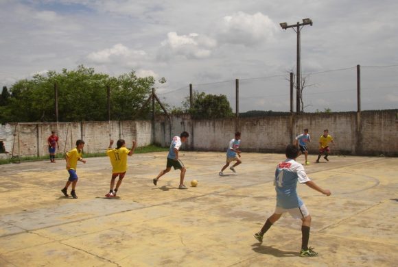 Projetos sociais realizam torneio de futebol em Mafra