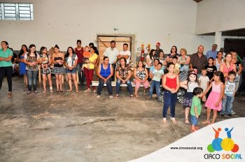 circo-social-entrega-brinquedos-na-localidade-de-fazendinha-em-rio-negro-16