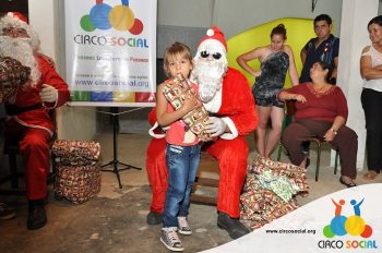 circo-social-entrega-brinquedos-na-localidade-de-fazendinha-em-rio-negro-25