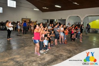 circo-social-entrega-brinquedos-na-localidade-de-fazendinha-em-rio-negro-4