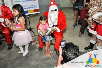 circo-social-entrega-brinquedos-na-localidade-de-fazendinha-em-rio-negro-55