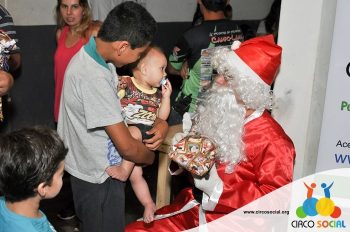 circo-social-entrega-brinquedos-na-localidade-de-fazendinha-em-rio-negro-59