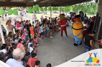 circo-social-entrega-brinquedos-na-localidade-de-queimados-13