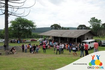 circo-social-entrega-brinquedos-na-localidade-de-queimados-2