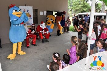 circo-social-entrega-brinquedos-na-localidade-de-queimados-20