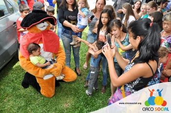 circo-social-entrega-brinquedos-na-localidade-de-queimados-23