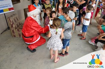 circo-social-entrega-brinquedos-na-localidade-de-queimados-29