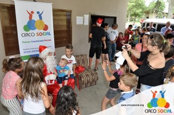 circo-social-entrega-brinquedos-na-localidade-de-queimados-31