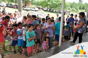 circo-social-entrega-brinquedos-na-localidade-de-queimados-35