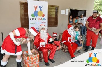 circo-social-entrega-brinquedos-na-localidade-de-queimados-37