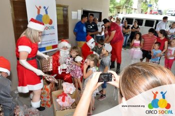 circo-social-entrega-brinquedos-na-localidade-de-queimados-40