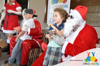 circo-social-entrega-brinquedos-na-localidade-de-queimados-41