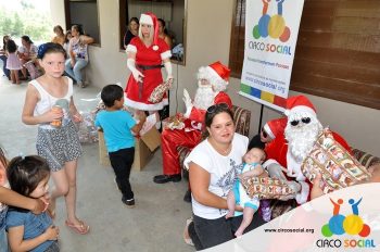 circo-social-entrega-brinquedos-na-localidade-de-queimados-43