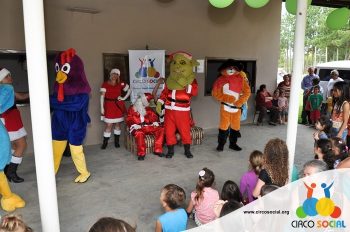 circo-social-entrega-brinquedos-na-localidade-de-queimados-6