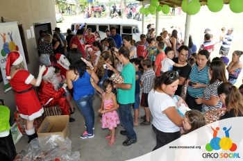 circo-social-entrega-brinquedos-na-localidade-de-queimados-65