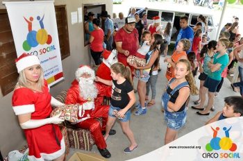 circo-social-entrega-brinquedos-na-localidade-de-queimados-67