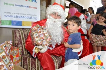 circo-social-entrega-brinquedos-na-localidade-de-queimados-69