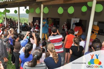 circo-social-entrega-brinquedos-na-localidade-de-queimados-7