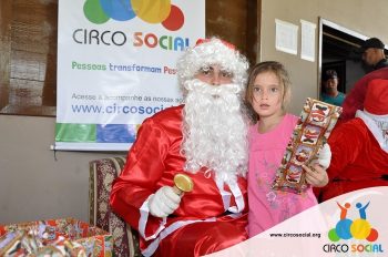 circo-social-entrega-brinquedos-na-localidade-de-queimados-74