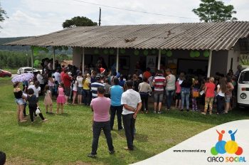 circo-social-entrega-brinquedos-na-localidade-de-queimados-8