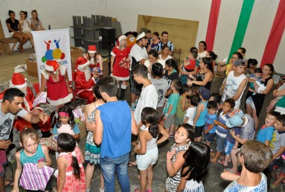 Circo Social realiza entrega de presentes em comunidades de Rio Negro e Mafra