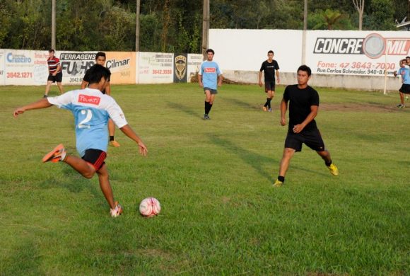 Escolinha de futebol UFC Circo Social participa de amistoso em Rio Negro