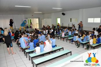 creche-anjo-da-guarda-recebe-a-visita-do-circo-social-1