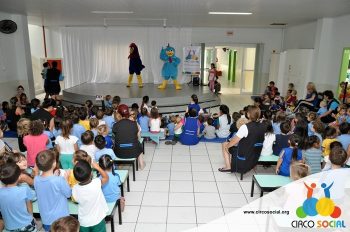 creche-anjo-da-guarda-recebe-a-visita-do-circo-social-2