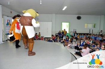 creche-anjo-da-guarda-recebe-a-visita-do-circo-social-21