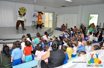 creche-anjo-da-guarda-recebe-a-visita-do-circo-social-25