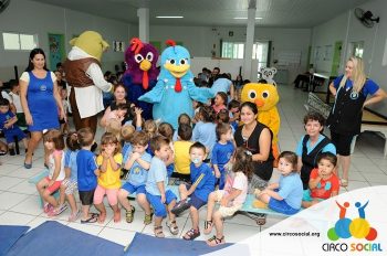 creche-anjo-da-guarda-recebe-a-visita-do-circo-social-31