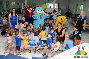 creche-anjo-da-guarda-recebe-a-visita-do-circo-social-32