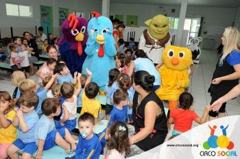 creche-anjo-da-guarda-recebe-a-visita-do-circo-social-33