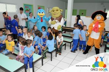 creche-anjo-da-guarda-recebe-a-visita-do-circo-social-37