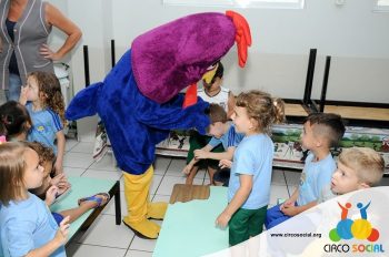 creche-anjo-da-guarda-recebe-a-visita-do-circo-social-41