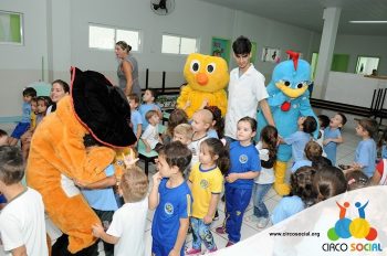 creche-anjo-da-guarda-recebe-a-visita-do-circo-social-44