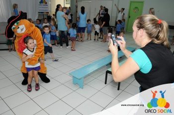 creche-anjo-da-guarda-recebe-a-visita-do-circo-social-47