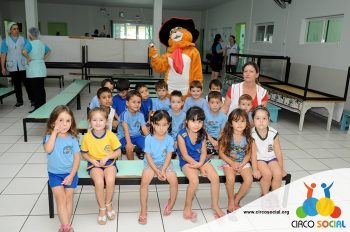 creche-anjo-da-guarda-recebe-a-visita-do-circo-social-52