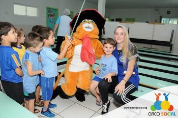 creche-anjo-da-guarda-recebe-a-visita-do-circo-social-54