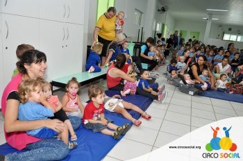 creche-anjo-da-guarda-recebe-a-visita-do-circo-social-6