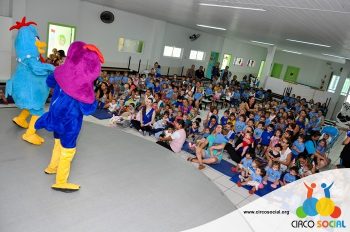 creche-anjo-da-guarda-recebe-a-visita-do-circo-social-9