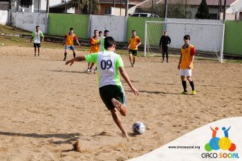 escolinha-de-futebol-ufc-realiza-amistoso-no-bairro-bom-jesus-1