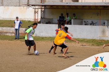 escolinha-de-futebol-ufc-realiza-amistoso-no-bairro-bom-jesus-10